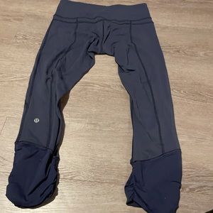 Size 8 lululemon cropped leggings
